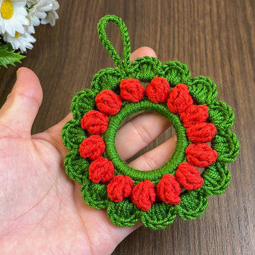 The crochet wreath ornament pattern my family begs for every year - Hand Trendy