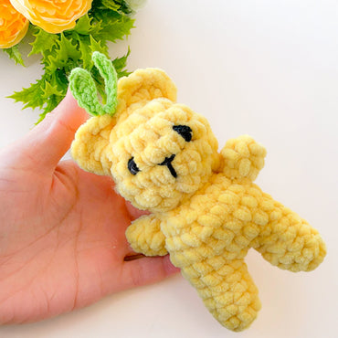 The mini plush teddy bear crochet pattern I gift at every baby shower