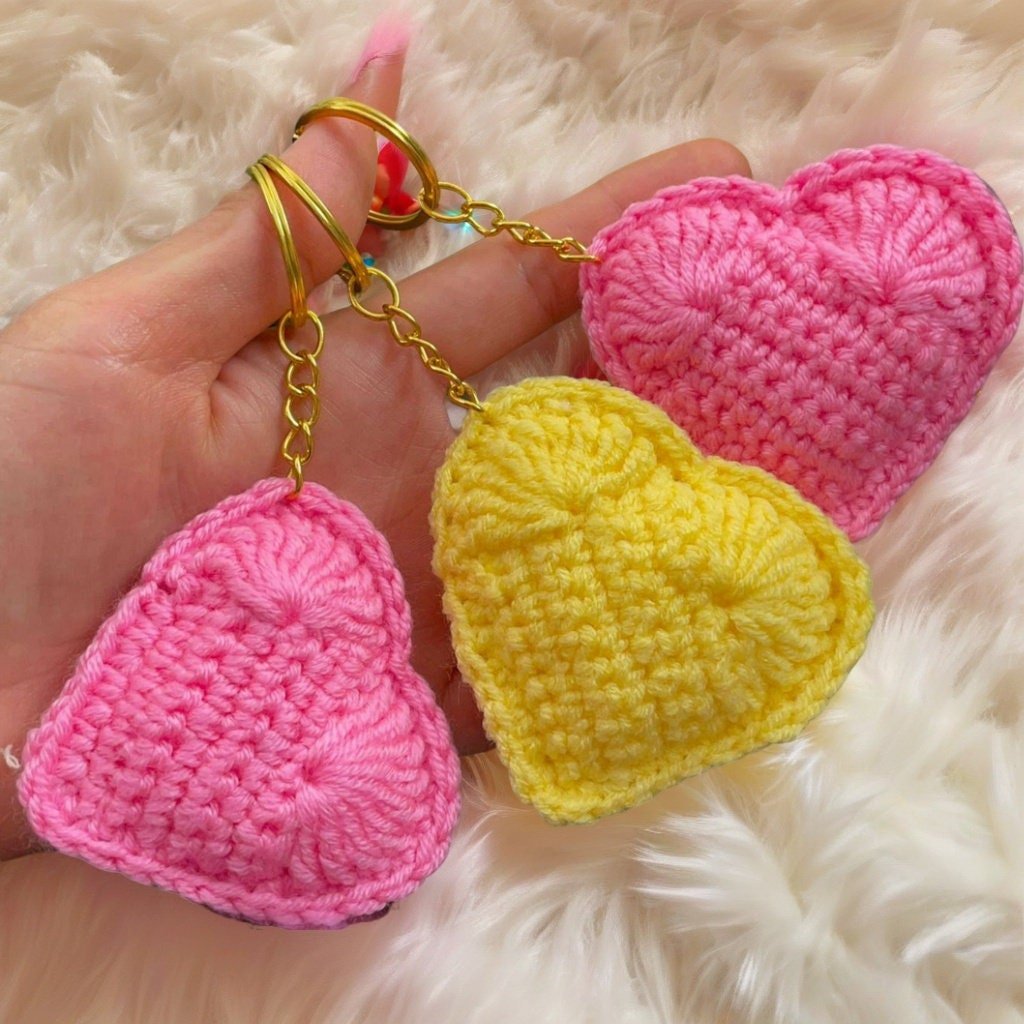 Easy Crochet Heart Keychain Pattern for Beginners and Valentine Gifts - Hand Trendy