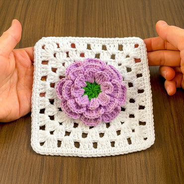The crochet 3D flower granny square pattern everyone’s raving about
