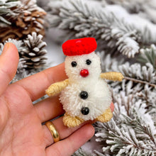 Pom Pom Snowman DIY Craft Pattern, Easy Snowman Tutorial for Winter Decorations - Hand Trendy