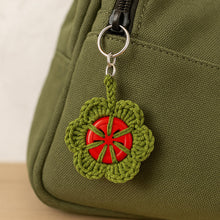 Retro Button Bloom Keychain Crochet Pattern, Easy Upcycled DIY Bag Charm PDF, Round Yarn Key Ring Motif Tutorial - Hand Trendy