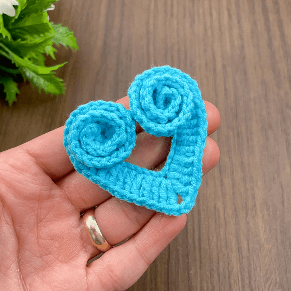 Crochet Spiral Heart Pattern PDF, Unique Swirl Heart Applique Tutorial - Hand Trendy
