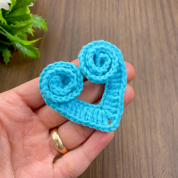Crochet Spiral Heart Pattern PDF, Unique Swirl Heart Applique Tutorial