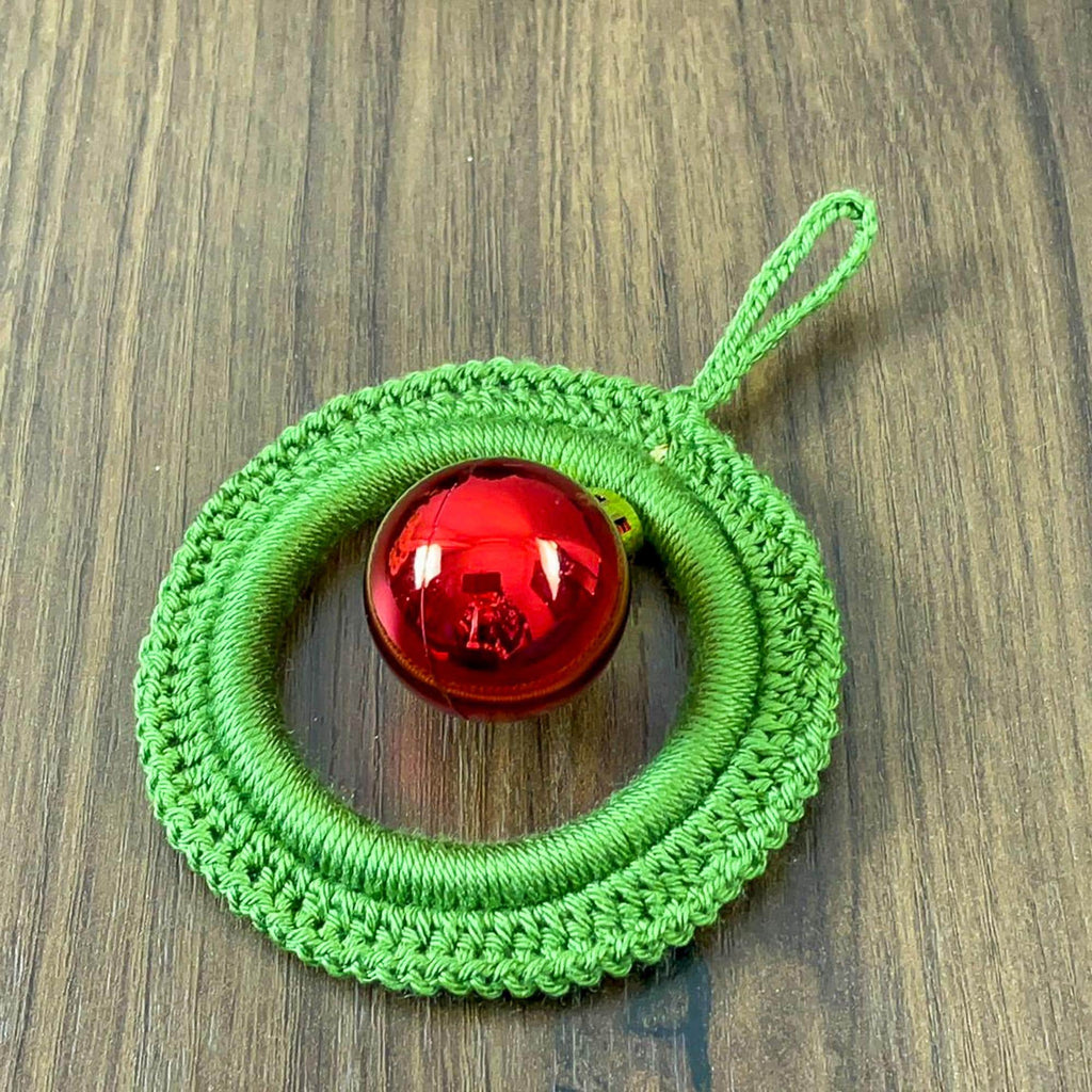 Handmade Wreath Crochet Pattern PDF - Festive Ornament with Bauble PDF - Hand Trendy