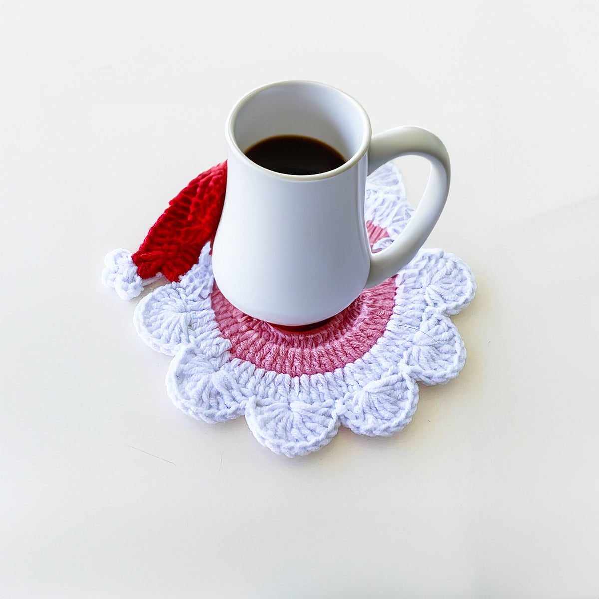 Crochet Santa Coasters Pattern - Festive Decor - Adorable Christmas Decor for Home and Coffee Lovers - Hand Trendy
