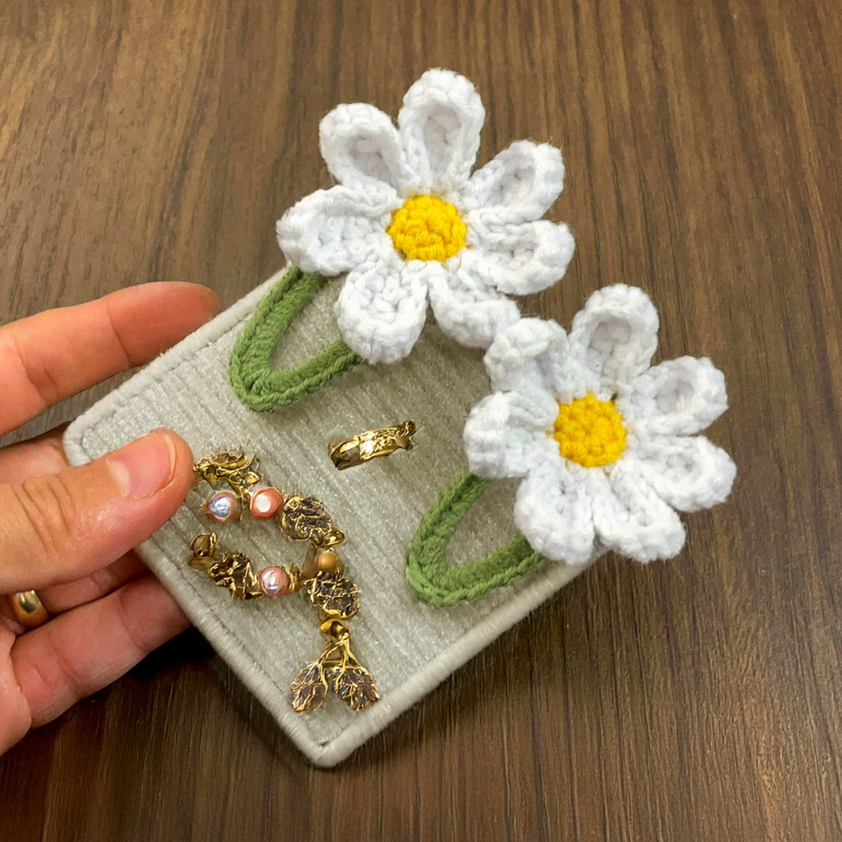 Crochet Daisy Hair Clip PDF Pattern for Handmade Flower Hair Accessory Design - Hand Trendy