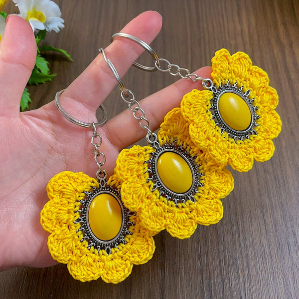 Crochet Sunflower Medallion Keychain Pattern PDF, Vintage Floral Pendant Tutorial - Hand Trendy