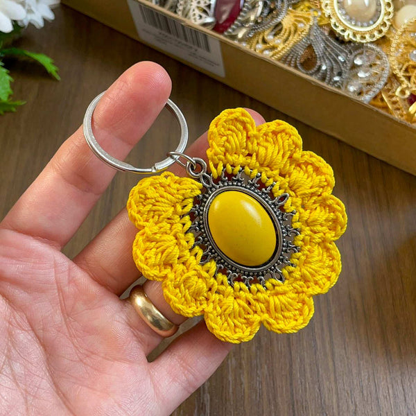 Crochet Sunflower Medallion Keychain Pattern PDF, Vintage Floral Pendant Tutorial - Hand Trendy