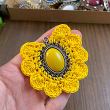 Crochet Sunflower Medallion Keychain Pattern PDF, Vintage Floral Pendant Tutorial - Hand Trendy