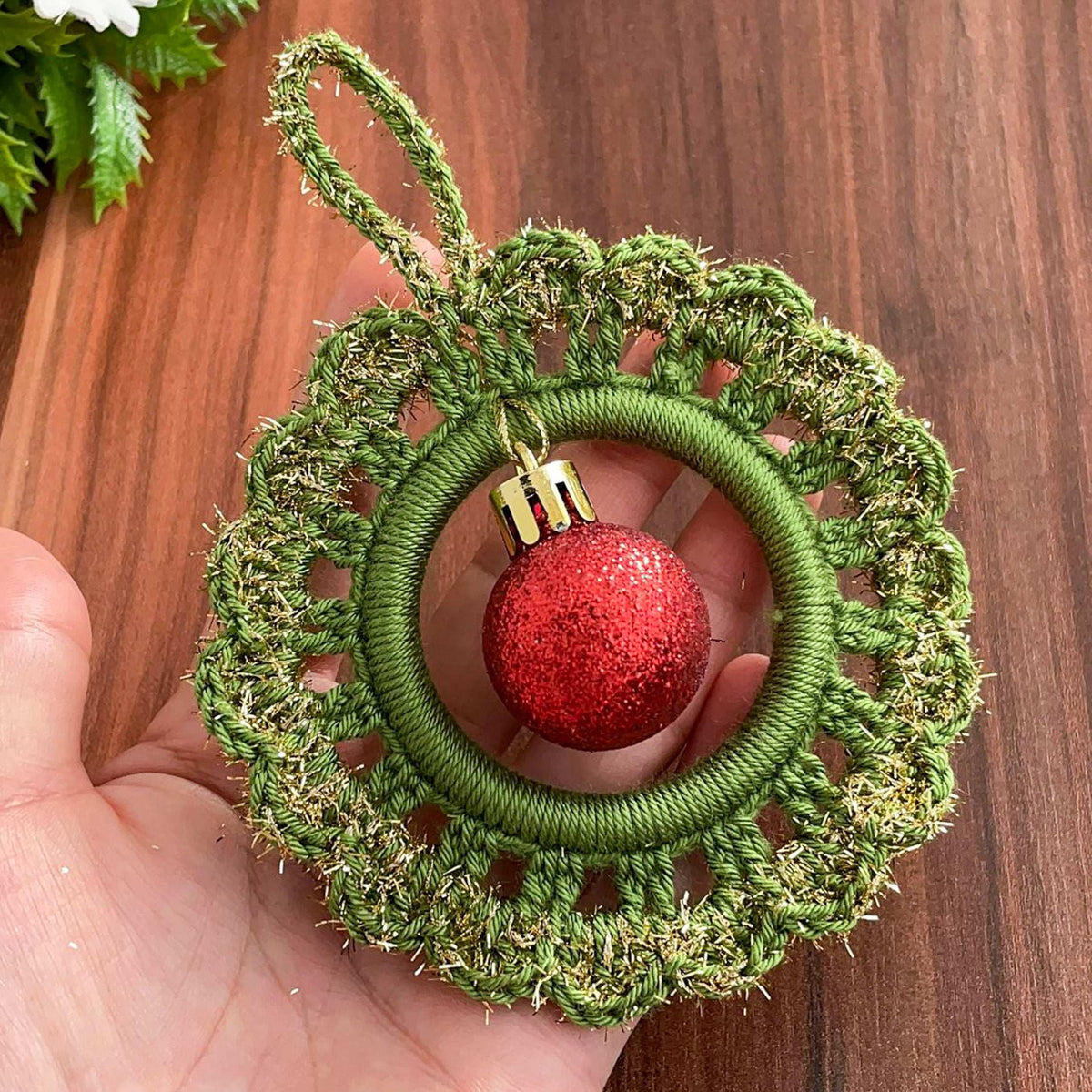 Crochet Xmas Wreath PDF Pattern, Festive DIY Holiday Wreath Tutorial - Hand Trendy