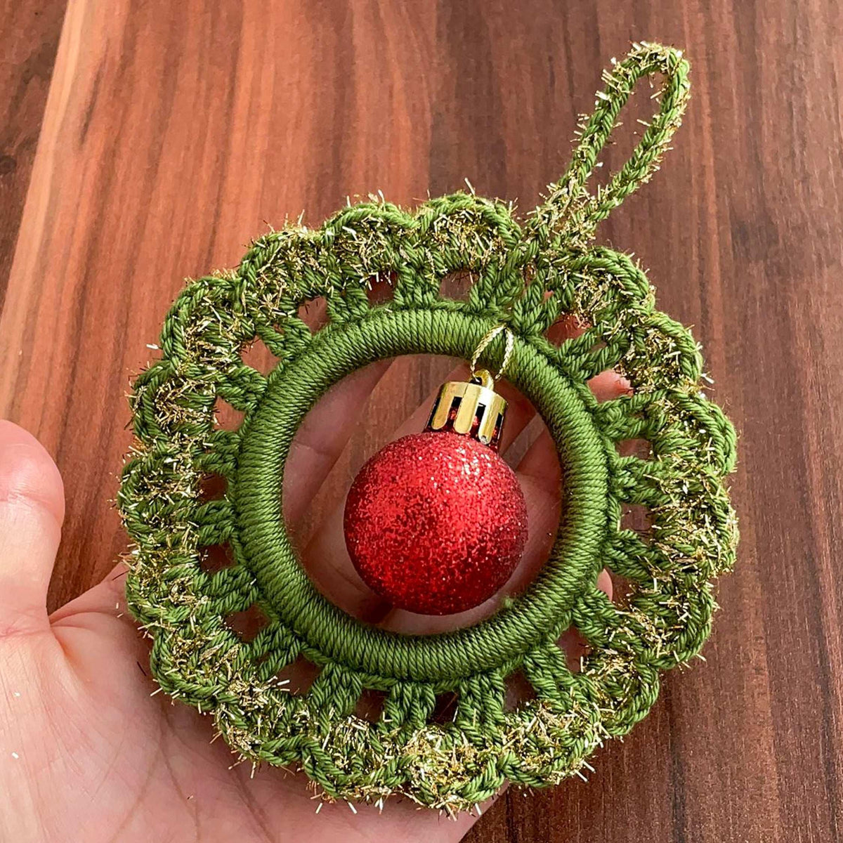 Crochet Xmas Wreath PDF Pattern, Festive DIY Holiday Wreath Tutorial - Hand Trendy