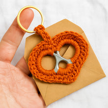 Crochet Can Tab Heart Keychain Pattern, Soda Pop Tab Crochet Design, Pull Tab Heart Keyring Tutorial