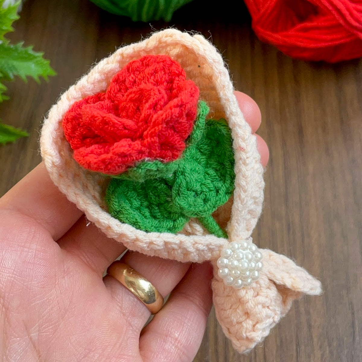 Crochet Rose Bouquet Pattern PDF with Mini Flower Gift Wrap Design for Valentine