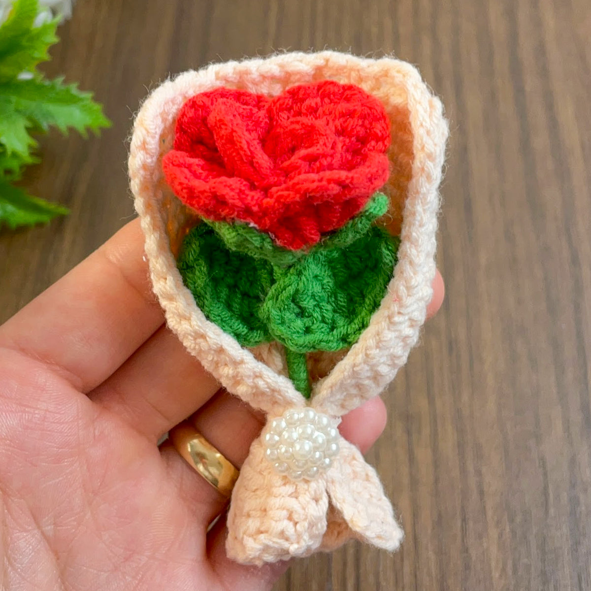 Crochet Rose Bouquet Pattern PDF with Mini Flower Gift Wrap Design for Valentine