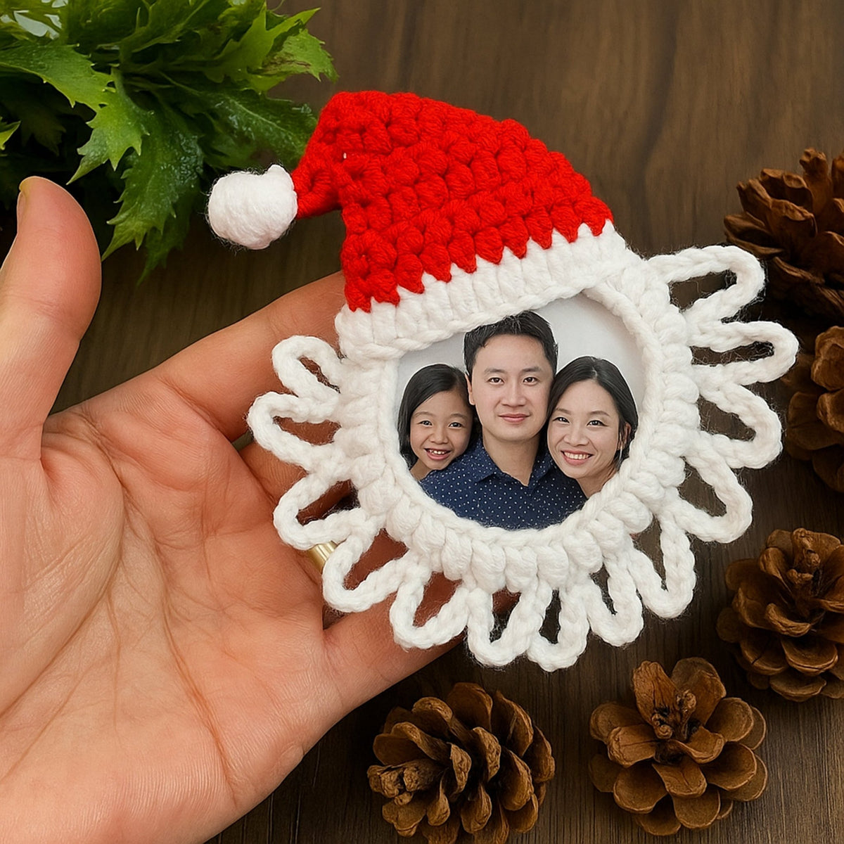 Crochet Santa Photo Frame Ornament Pattern PDF – Christmas Home Decoration Tutorial - Hand Trendy