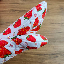 Strawberry Oven Mitt Sewing Pattern – Quilted Kitchen Glove PDF Tutorial - Hand Trendy