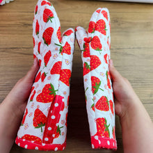 Strawberry Oven Mitt Sewing Pattern – Quilted Kitchen Glove PDF Tutorial - Hand Trendy