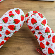 Strawberry Oven Mitt Sewing Pattern – Quilted Kitchen Glove PDF Tutorial - Hand Trendy