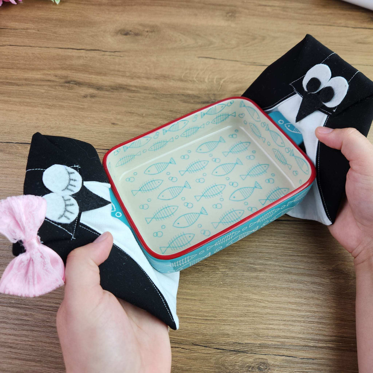 Penguin Oven Mitts Sewing Pattern – DIY Pot Holder PDF for Whimsical Kitchen Decor - Hand Trendy