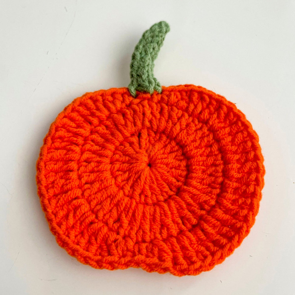 Crochet Pumpkin Coaster Pattern For Fall Decor – Handmade Halloween Table Ornament - Hand Trendy