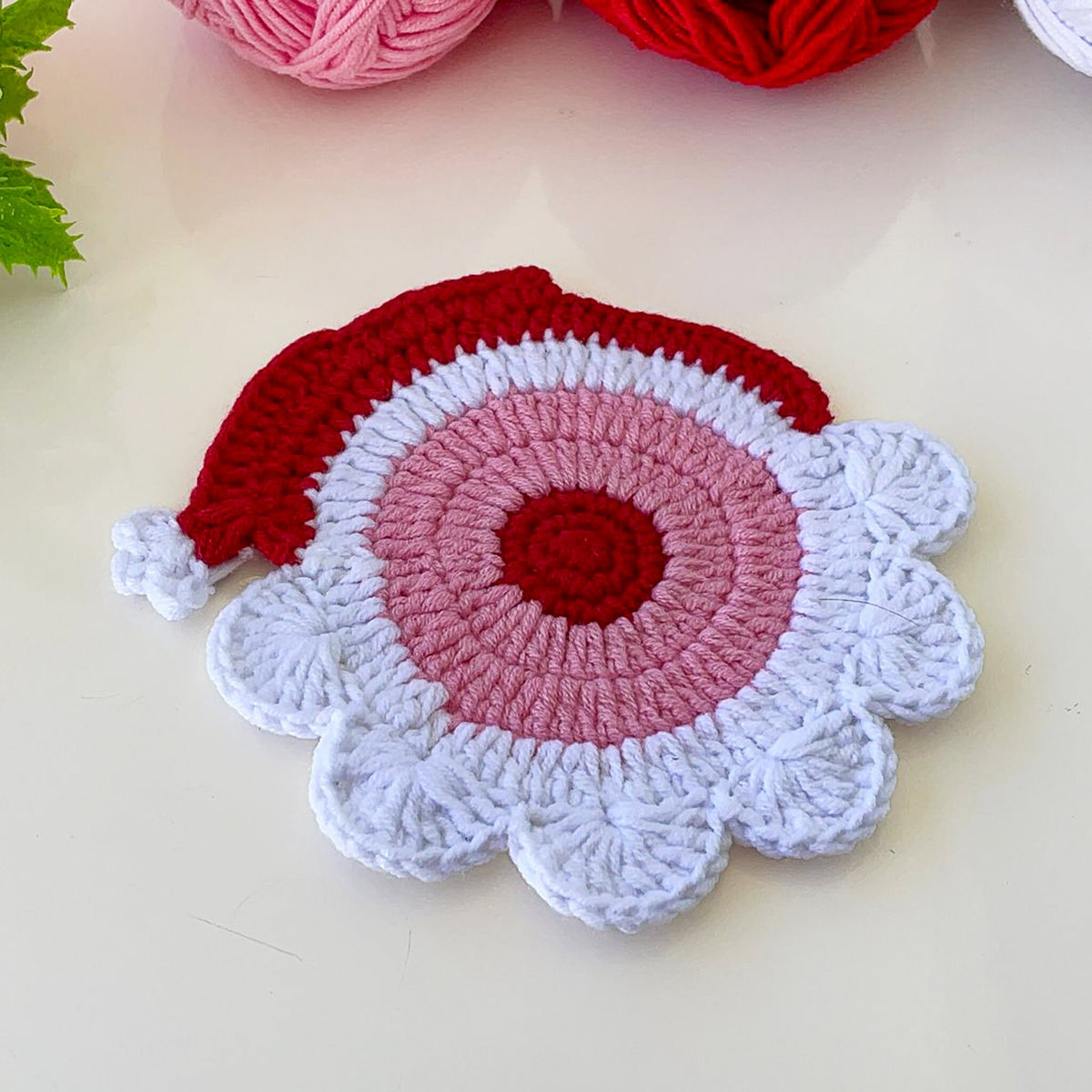 Crochet Santa Coasters Pattern - Festive Decor - Adorable Christmas Decor for Home and Coffee Lovers - Hand Trendy