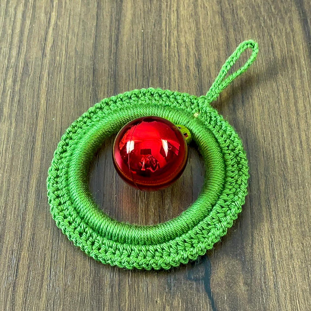 Handmade Wreath Crochet Pattern PDF - Festive Ornament with Bauble PDF - Hand Trendy