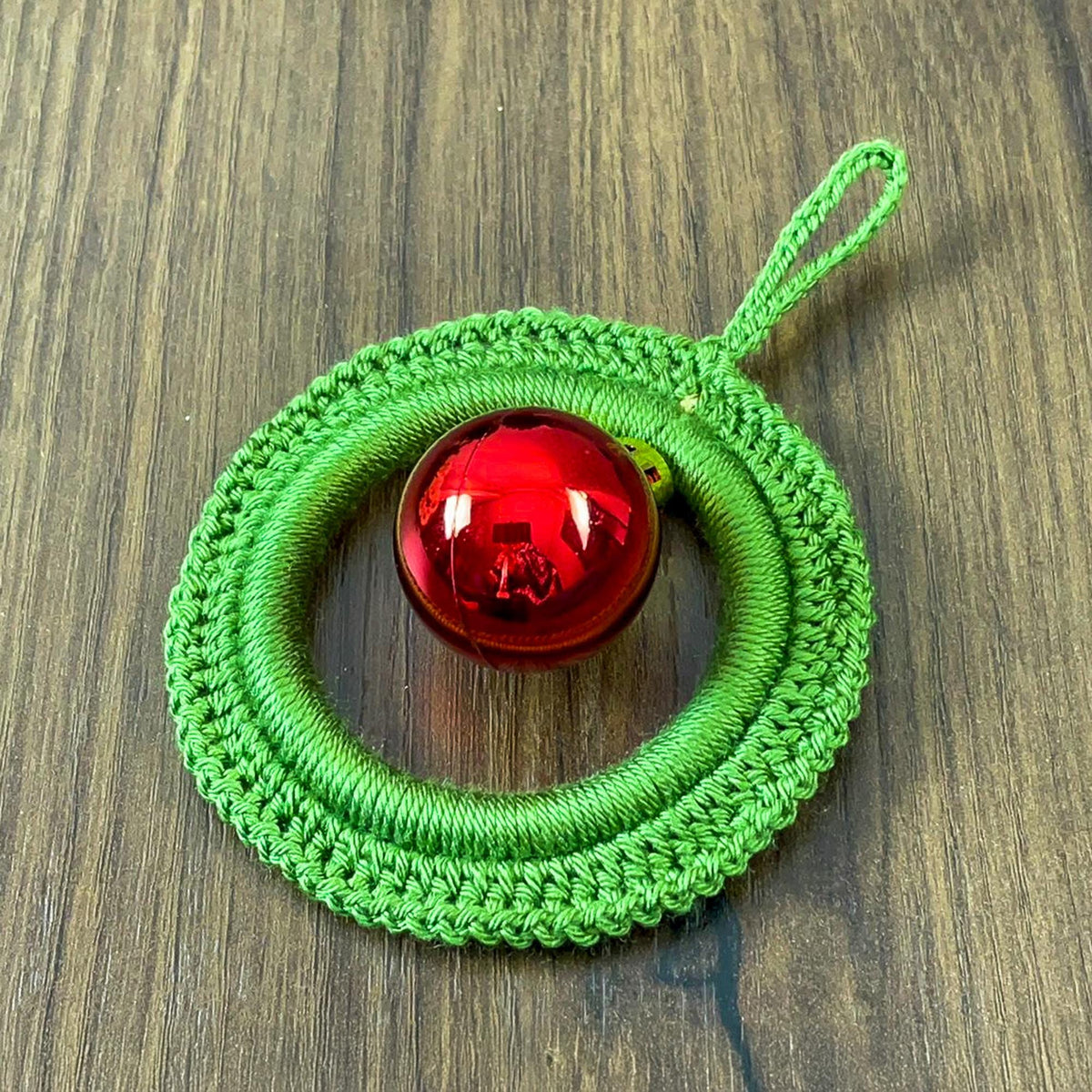 Handmade Wreath Crochet Pattern PDF - Festive Ornament with Bauble PDF - Hand Trendy