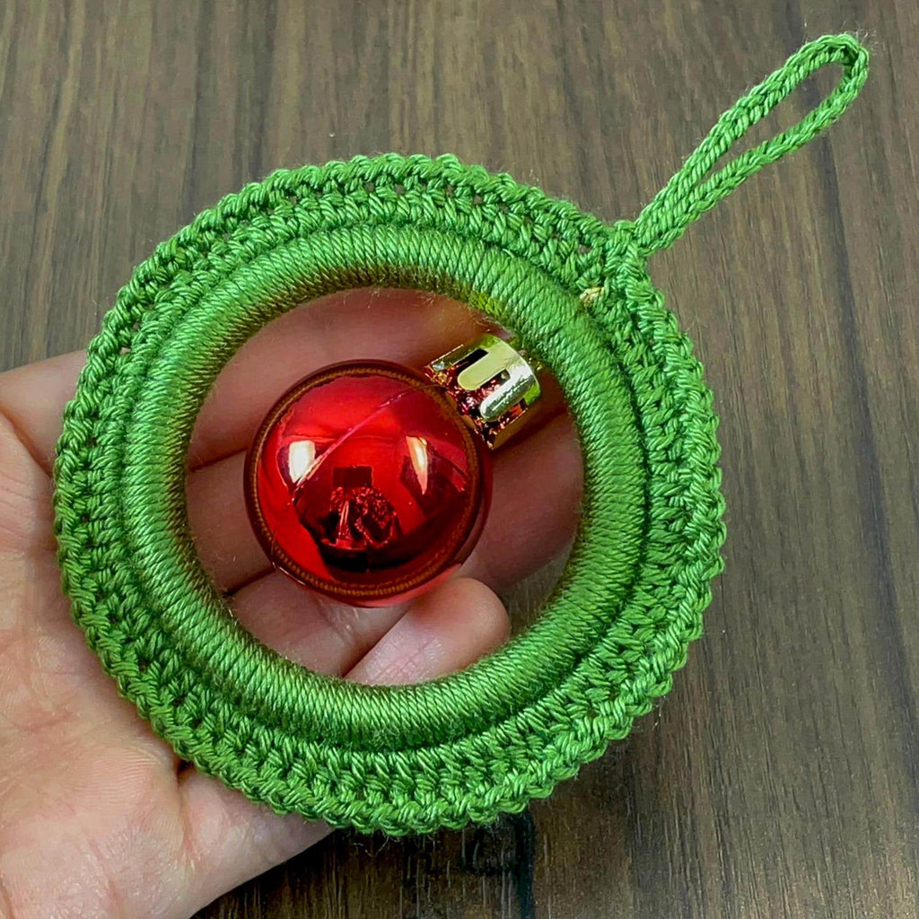 Handmade Wreath Crochet Pattern PDF - Festive Ornament with Bauble PDF - Hand Trendy