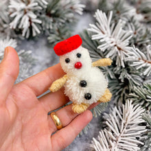 Pom Pom Snowman DIY Craft Pattern, Easy Snowman Tutorial for Winter Decorations - Hand Trendy