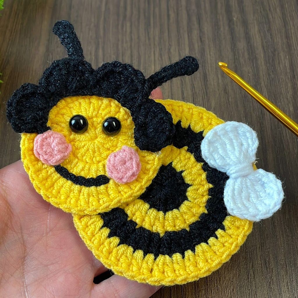 Crochet Bee Applique Pattern PDF, Cute Bumblebee Motif Design, Kids Bag Patch, Spring Nursery Decor Tutorial