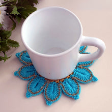 Crochet Flower Coaster Pattern PDF, Blue Petal Mug Rug Design, Handmade Cup Mat Tutorial, English & German