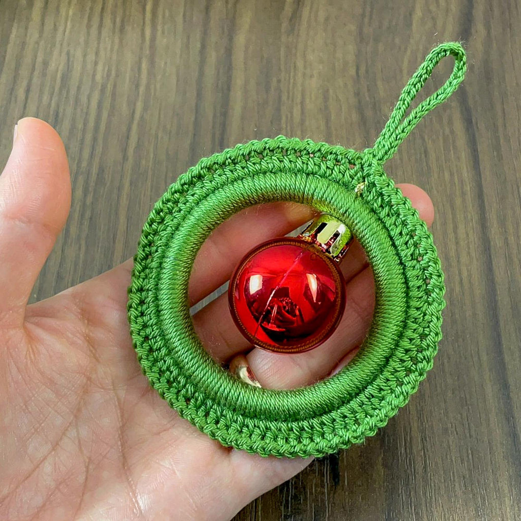 Handmade Wreath Crochet Pattern PDF - Festive Ornament with Bauble PDF - Hand Trendy