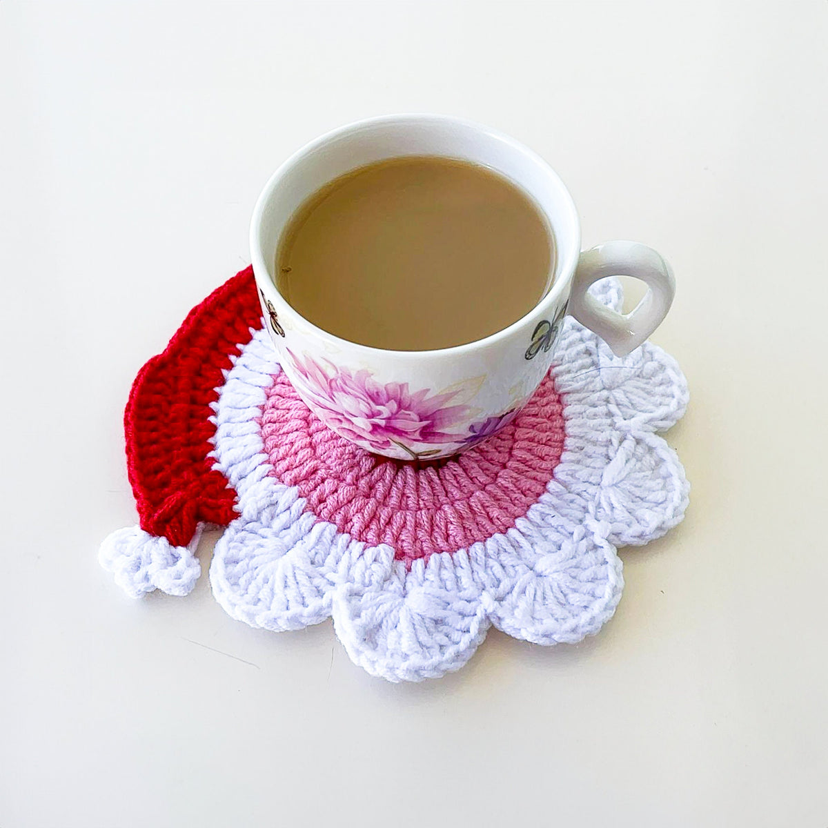Crochet Santa Coasters Pattern - Festive Decor - Adorable Christmas Decor for Home and Coffee Lovers - Hand Trendy