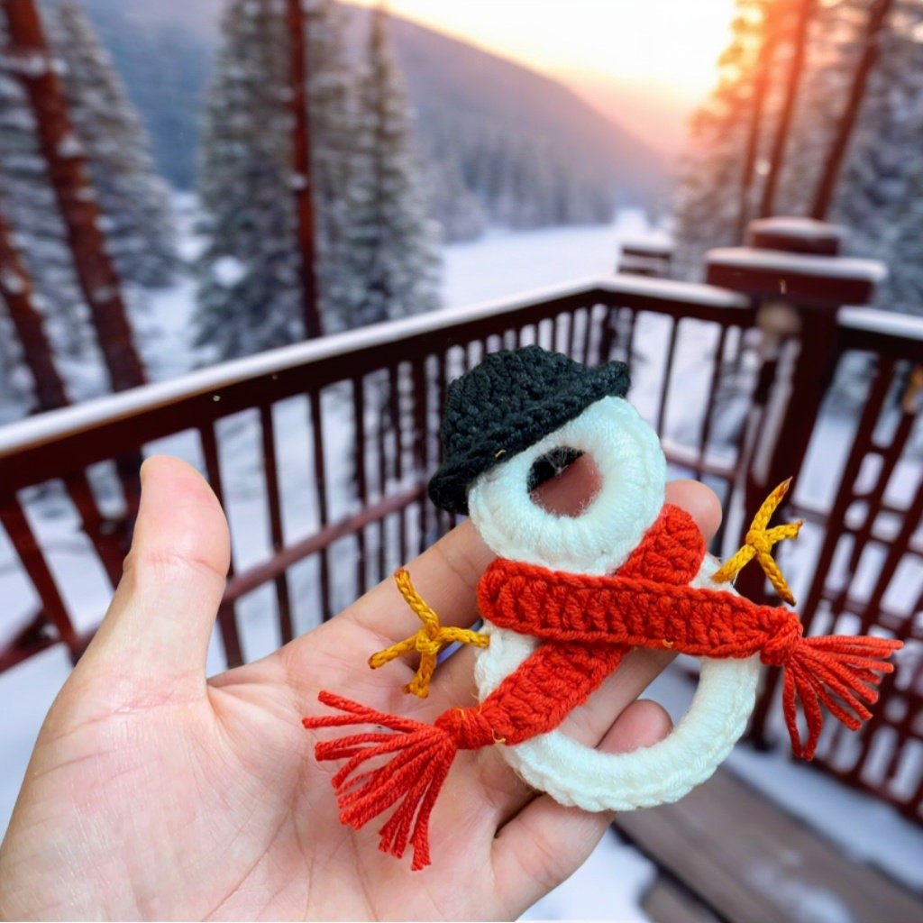 Crochet Snowman Pattern - Easy Holiday Decor - Pattern for Beginners - Hand Trendy
