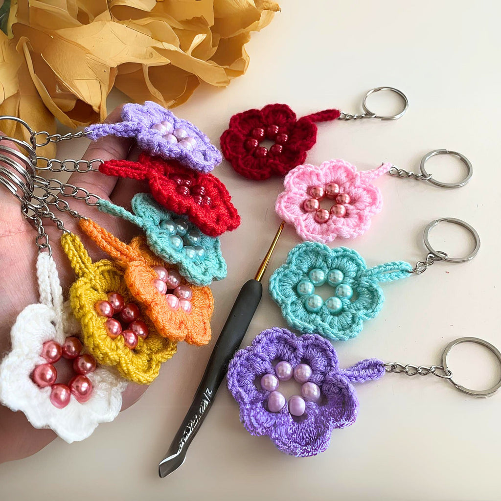 Easy Crochet Flower Keychain Pattern PDF - Pattern for Beginners - Hand Trendy
