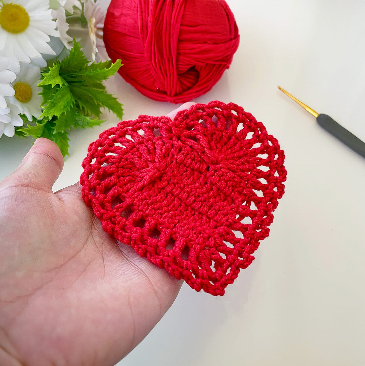 Valentine's Crochet Heart Coaster Pattern PDF - Instant Download Crochet Gift Pattern - Hand Trendy