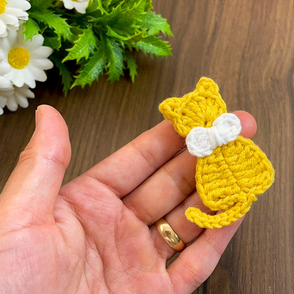 Crochet Cat Keychain Pattern: Cute DIY Gift - Perfect Crochet Gift Ideas - Hand Trendy