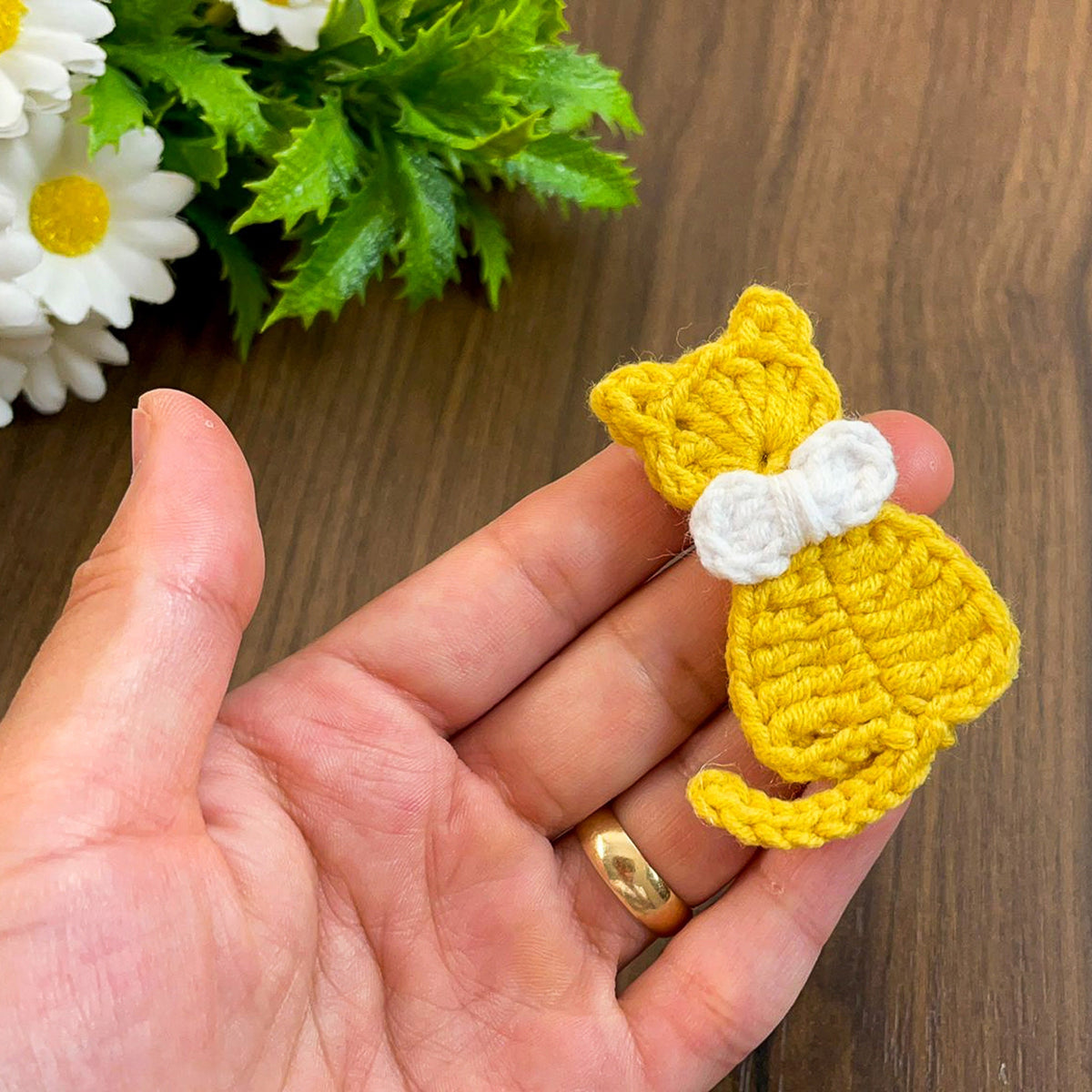 Crochet Cat Keychain Pattern: Cute DIY Gift - Perfect Crochet Gift Ideas - Hand Trendy