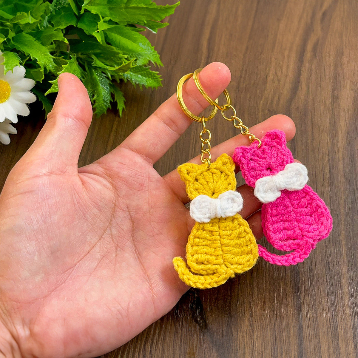 Crochet Cat Keychain Pattern: Cute DIY Gift - Perfect Crochet Gift Ideas - Hand Trendy