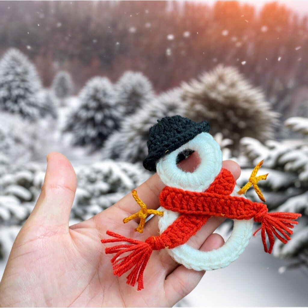Crochet Snowman Pattern - Easy Holiday Decor - Pattern for Beginners - Hand Trendy