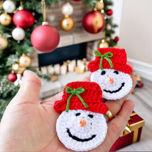 Handmade crochet snowman ornaments with red hats, cute Christmas decor, winter holiday decorations, DIY snowman amigurumi pattern.