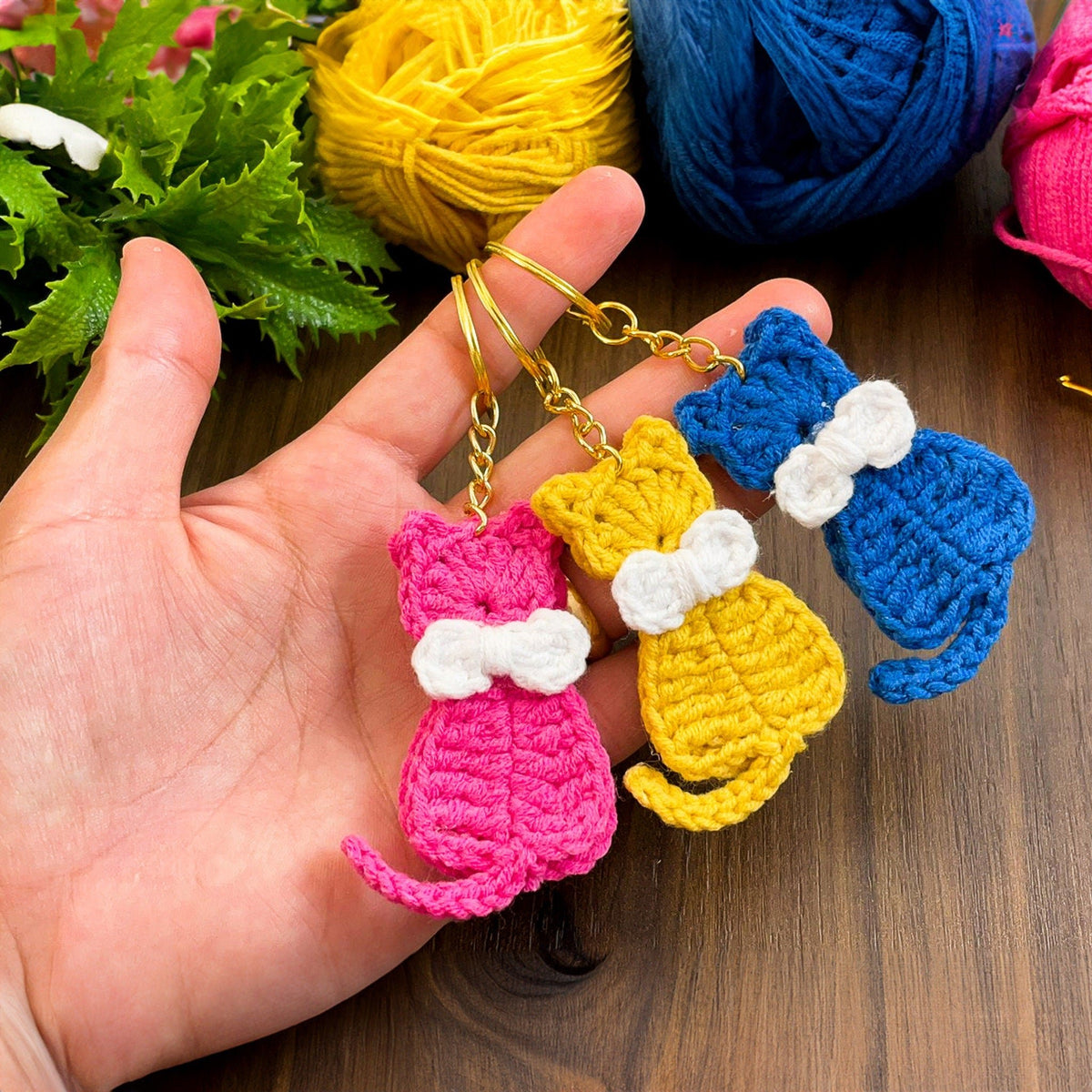 Crochet Cat Keychain Pattern: Cute DIY Gift - Perfect Crochet Gift Ideas - Hand Trendy
