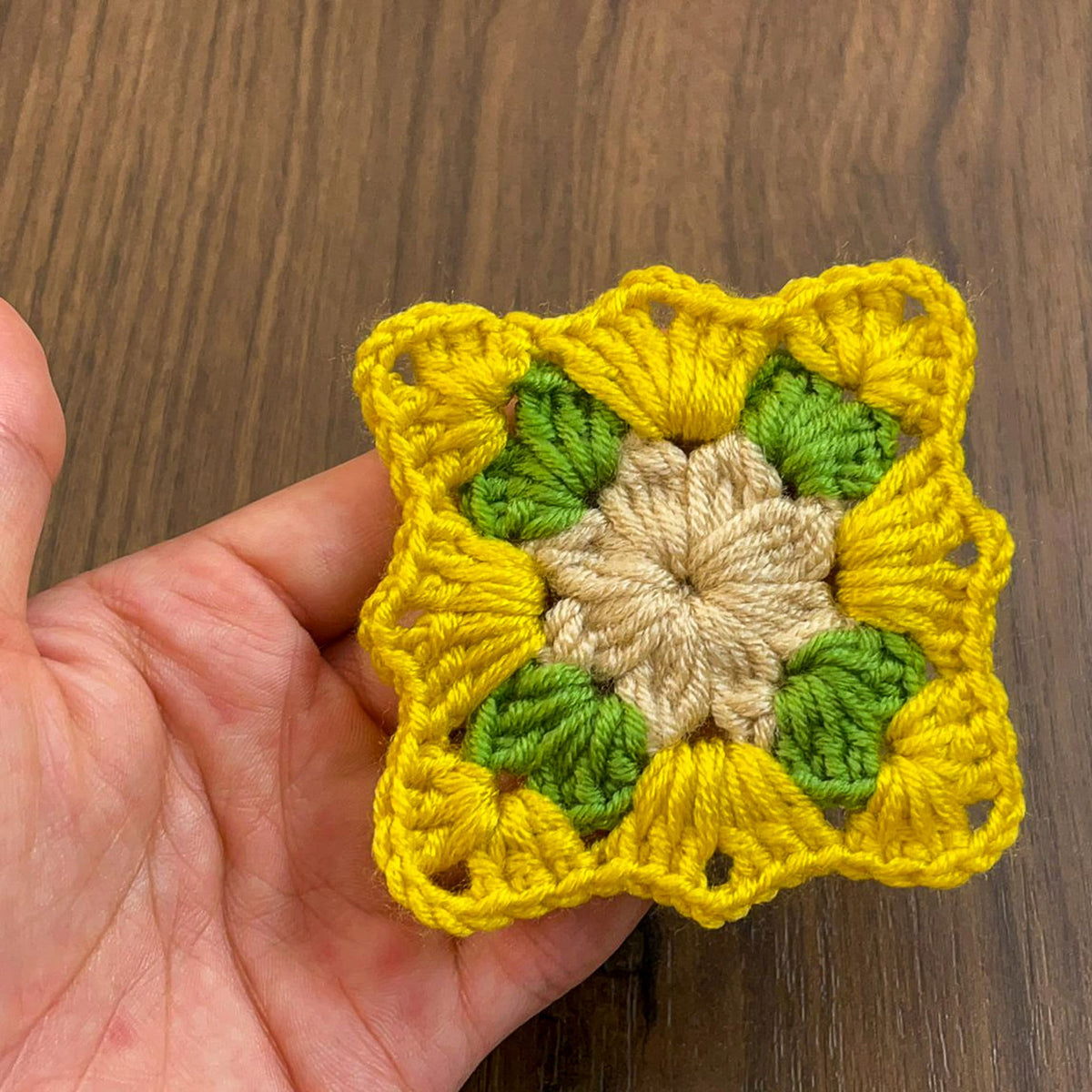 Easy Crochet Square Pattern - Perfect for Beginners - Small Crochet Square Pattern - Hand Trendy