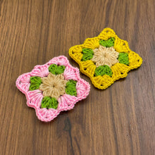 Small Crochet Square Pattern - Beautiful and Easy Granny Squares for Cozy Blankets and Cardigans - Ideal Present for Beginners