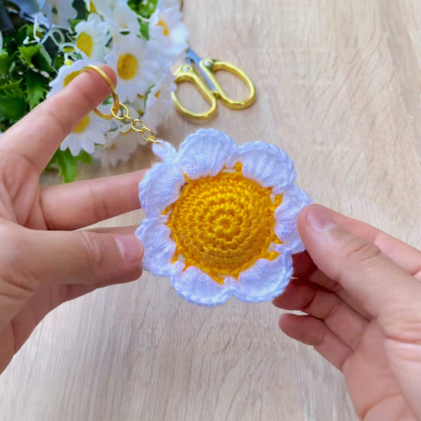 Easy Crochet Daisy Keychain Tutorial PDF - Create a Flower Key Holder Gift for Friends & Family - Hand Trendy