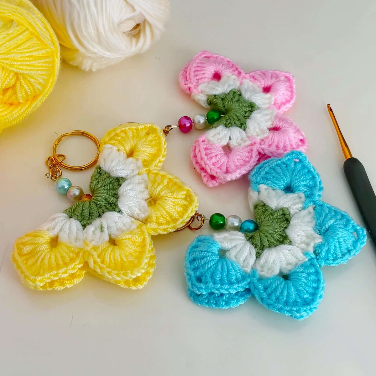 Easy Crochet Flower Keychain Pattern PDF - Easy PDF Tutorial for Beginners - Hand Trendy