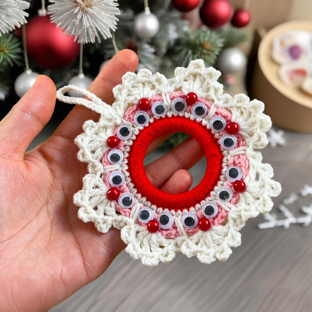 Whimsical Crochet Christmas Wreath Pattern - Easy DIY Ornament for Christmas Gift - Hand Trendy