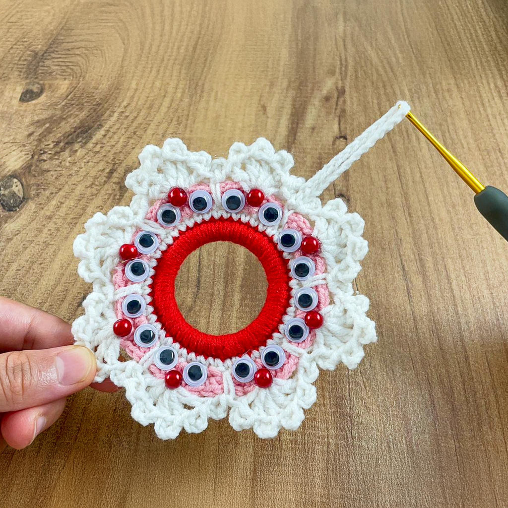 Whimsical Crochet Christmas Wreath Pattern - Easy DIY Ornament for Christmas Gift - Hand Trendy