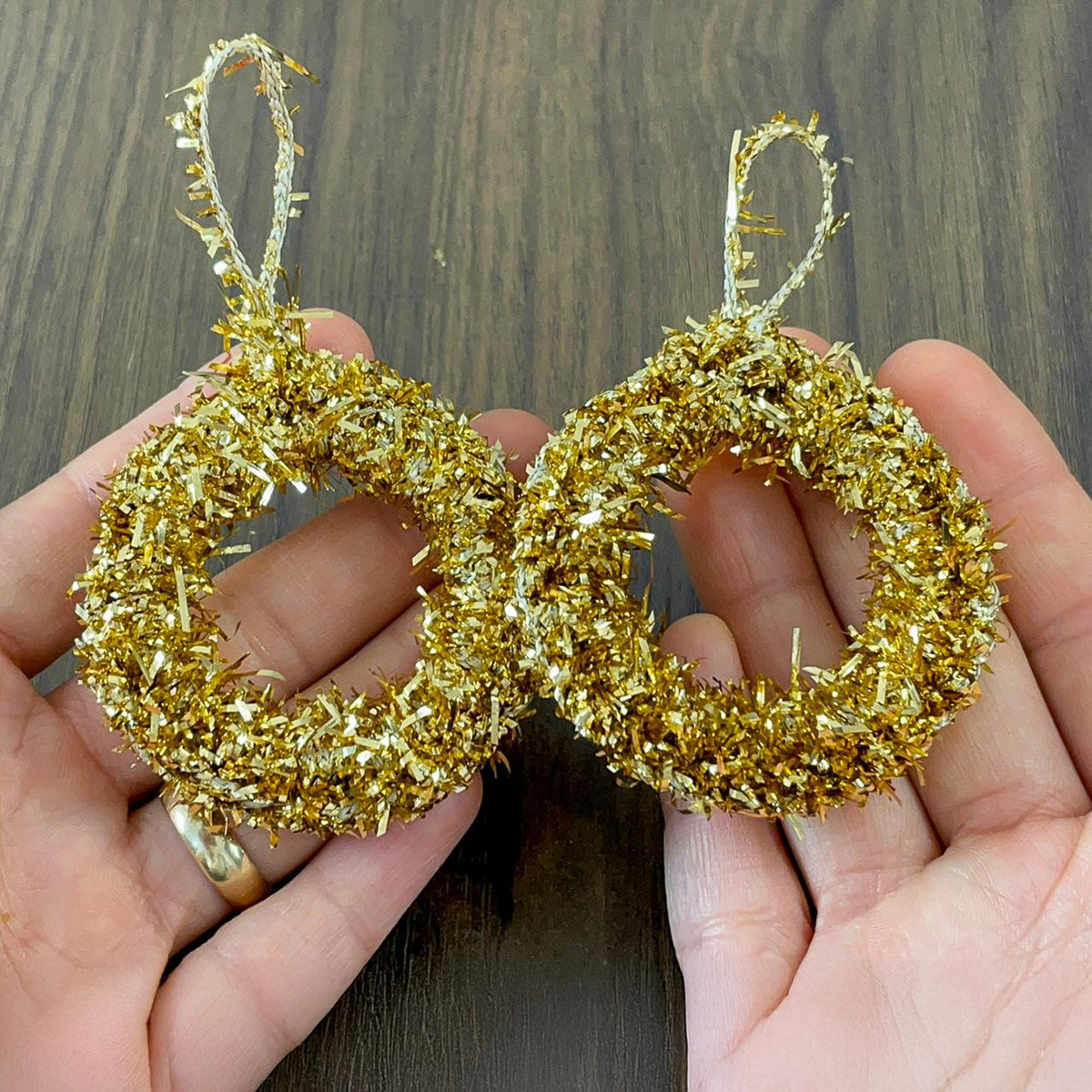 Gold Tinsel Wreath Crochet Pattern PDF - DIY Festive Ornament PDF - Hand Trendy